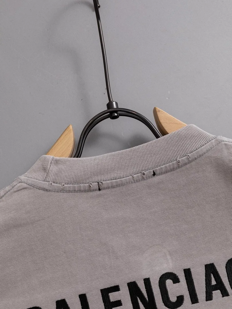 P100✨🔥 [balenciaga] 2026FW short-sleeved T-shirt Premium 26s double yarn 300g fabric embroidery process wash water spray Ma Jiu distressed color: wash water black wash water white wash water Khaki Size: S M L XL 2XL